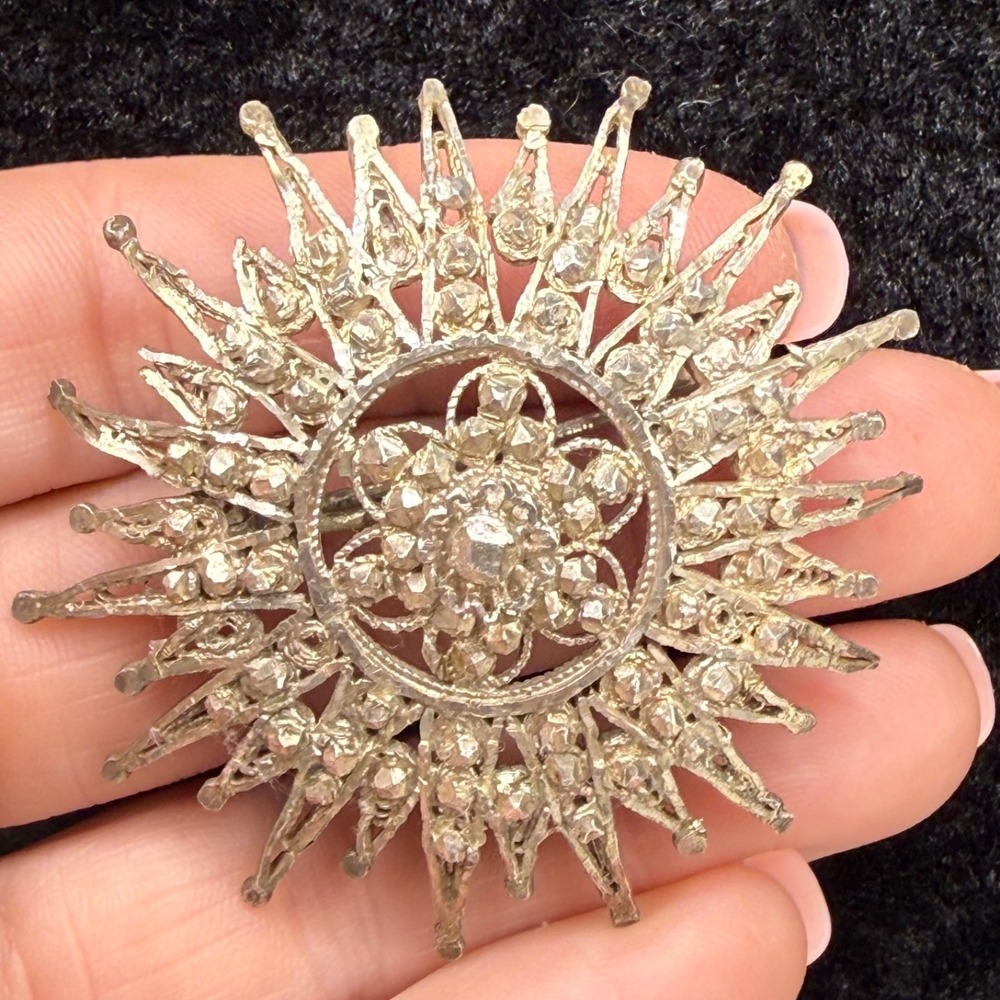 Vintage Estate Brooch Silver Tone Molded Sunburst Starburst 2"